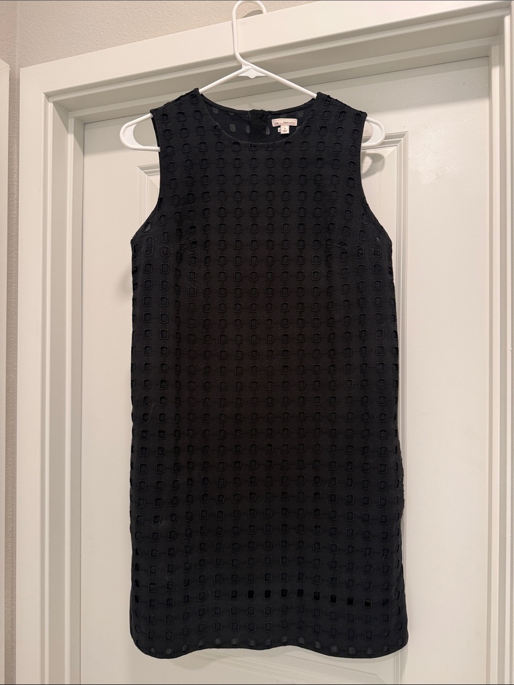 Gap eyelet shift dress - Picture 3 of 6
